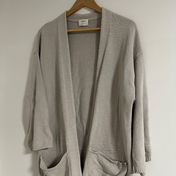 Wilfred Aritzia | Cream | Drop Shoulder Cardigan | Medium - Picture 2 of 9